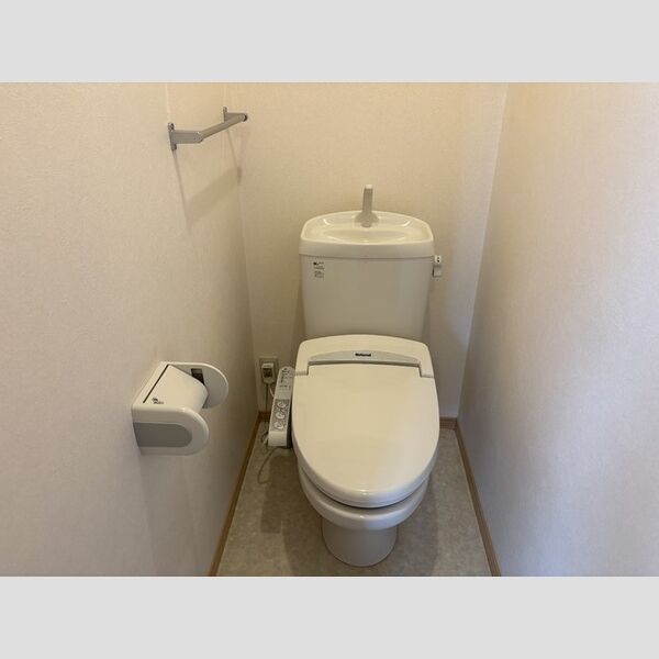 トイレ (トイレ)
