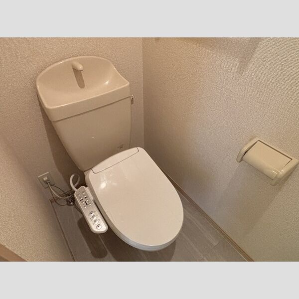 トイレ (トイレ)