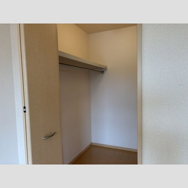 収納 (ウオークインクローゼット)