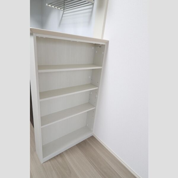 その他 (キッチン横収納)