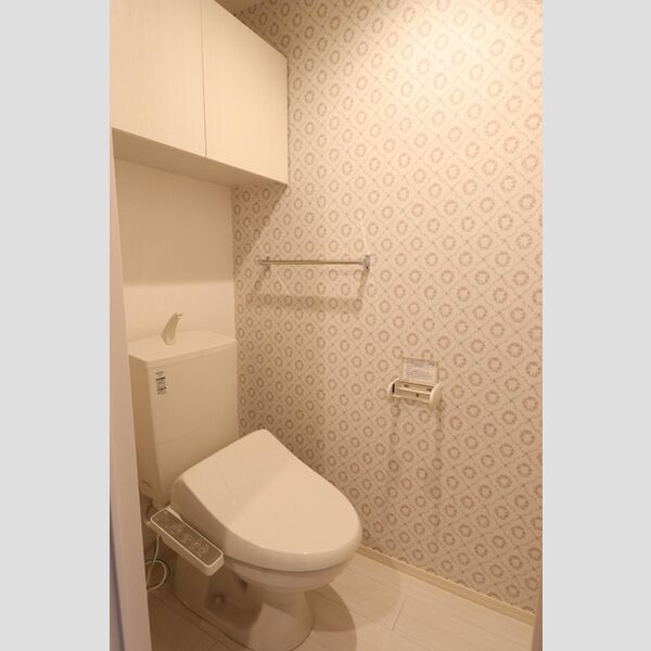 トイレ (トイレ)