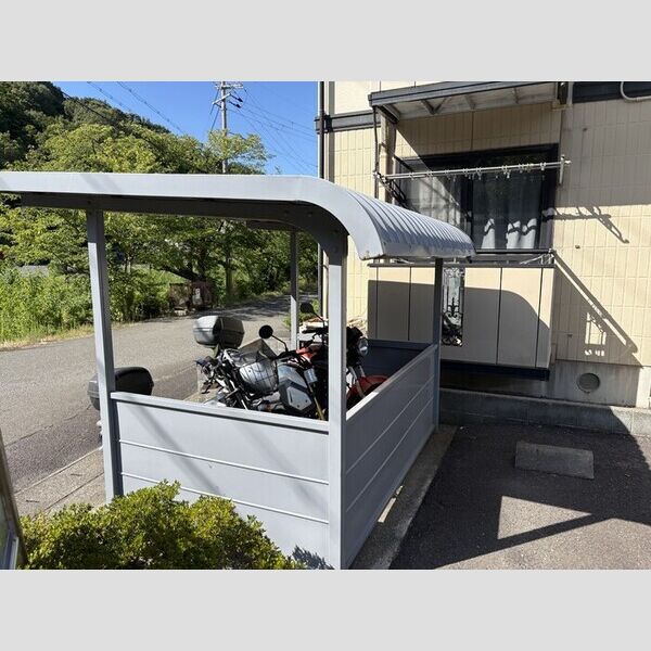 現地周辺 (自転車置き場)