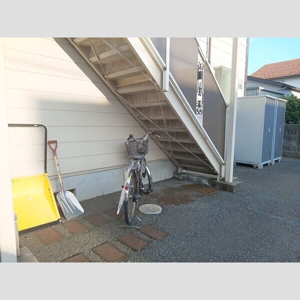 現地周辺 (駐輪場)