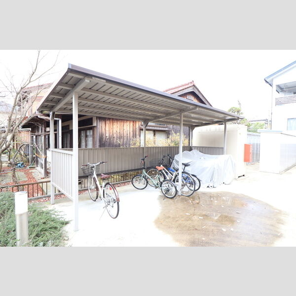 現地周辺 (駐輪場)