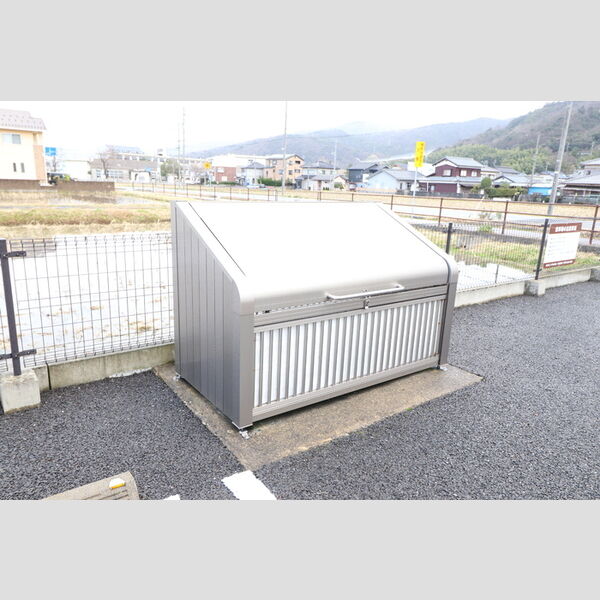 現地周辺 (ごみ置き場)