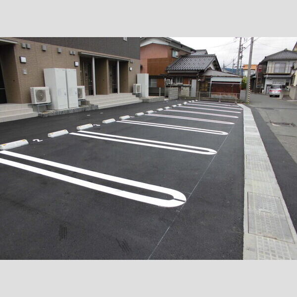 現地周辺 (駐車場)