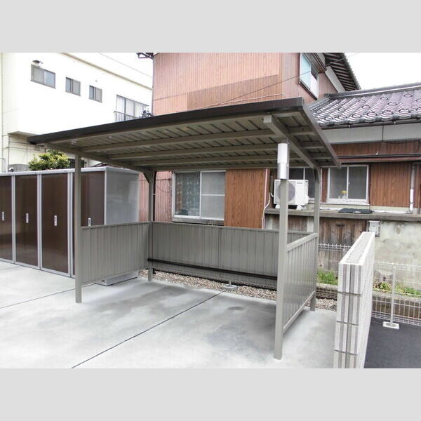 現地周辺 (駐輪場)