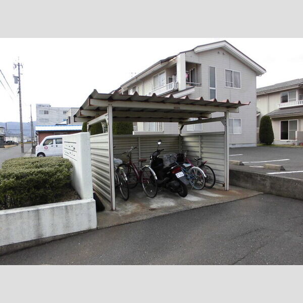建物外観 (駐輪場)