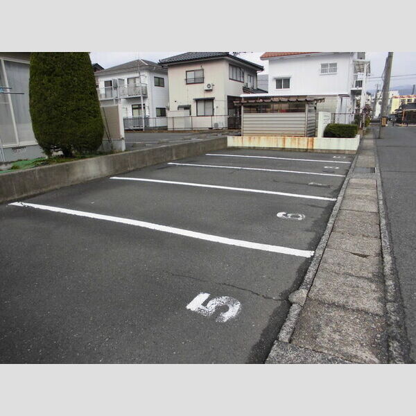 現地周辺 (駐車場)
