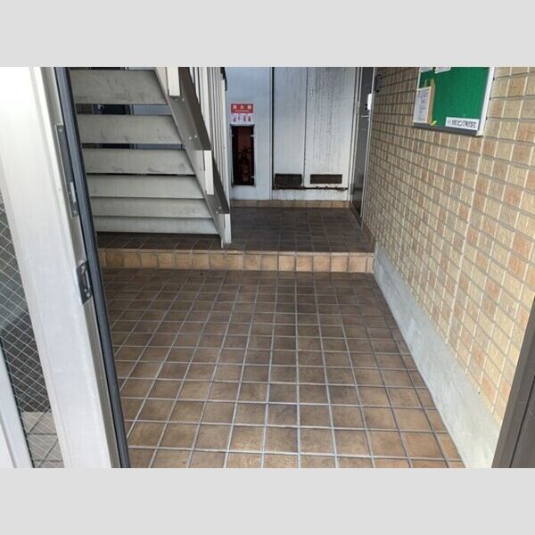 エントランス (エントランス)