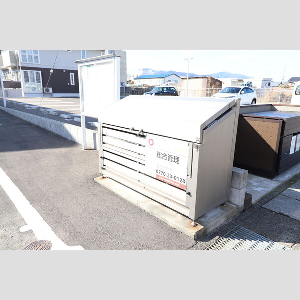 現地周辺 (ごみ置き場)
