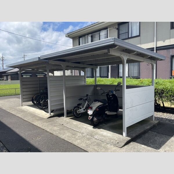 現地周辺 (駐輪場)