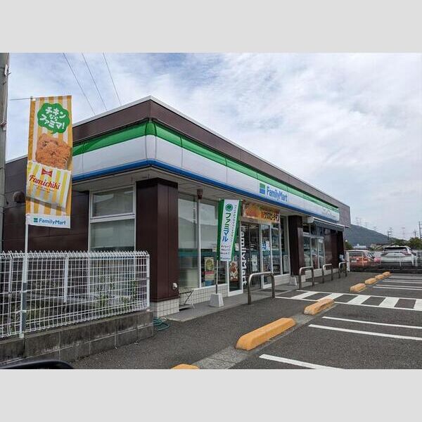 現地周辺 (コンビニ)