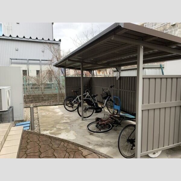 現地周辺 (駐輪場)