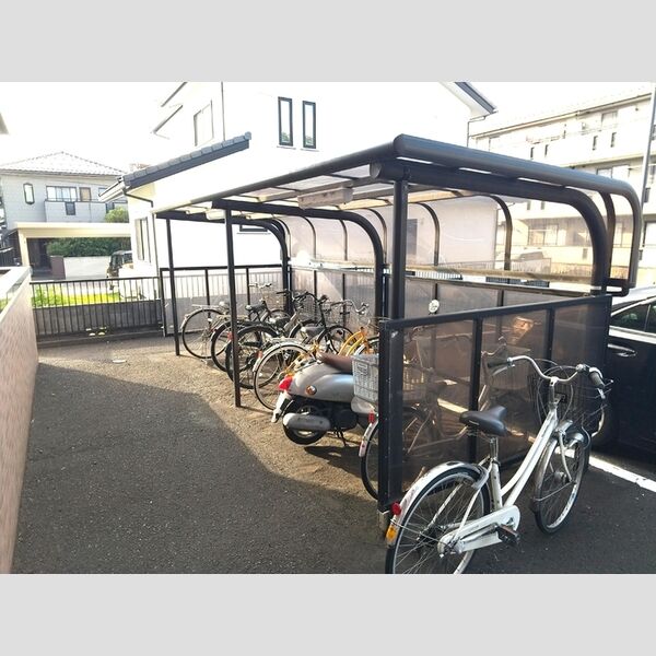 現地周辺 (駐輪場)