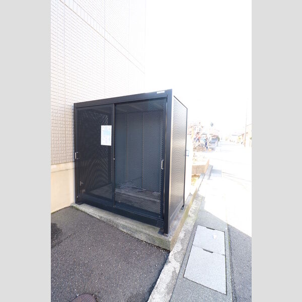 現地周辺 (ごみ置き場)