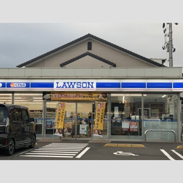 現地周辺 (コンビニ)
