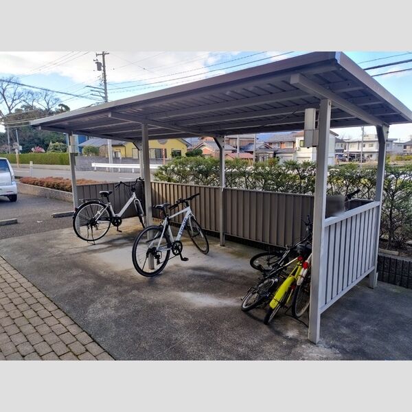 現地周辺 (駐輪場)