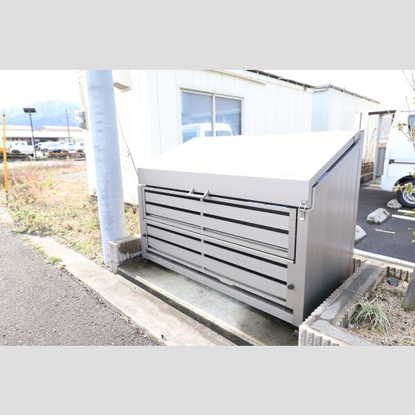 現地周辺 (ごみ置き場)