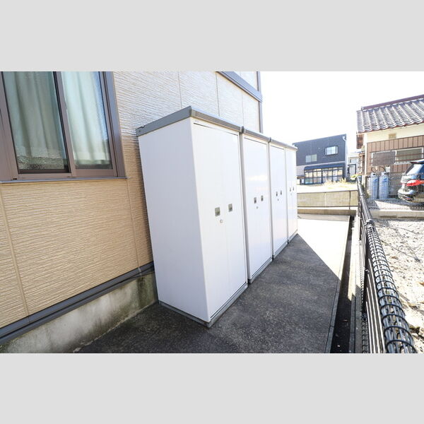 現地周辺 (物置)