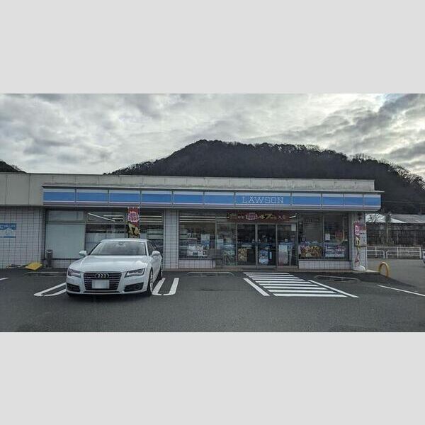 現地周辺 (コンビニ)