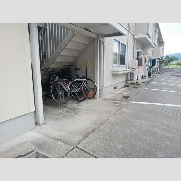 現地周辺 (駐輪場)