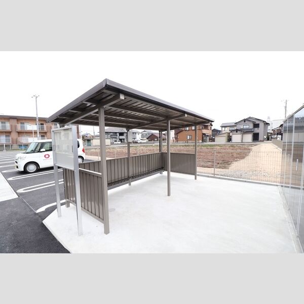 現地周辺 (駐輪場)