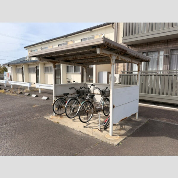現地周辺 (駐輪場)