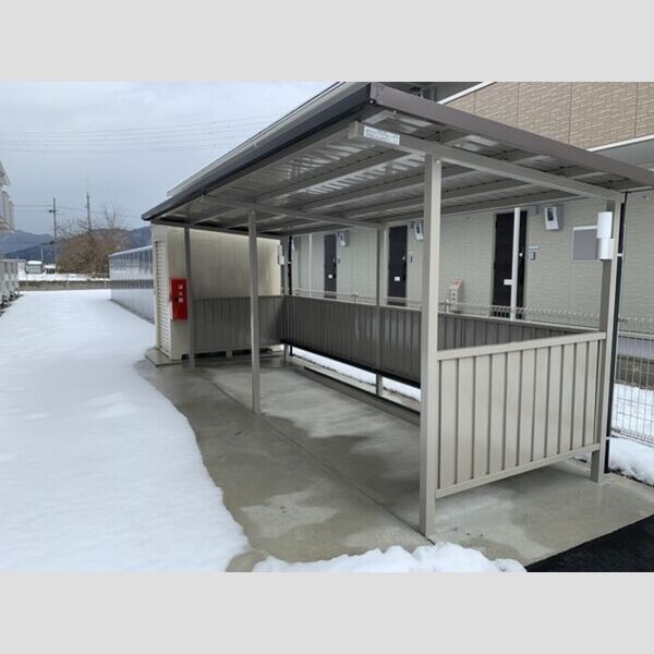 現地周辺 (駐輪場)