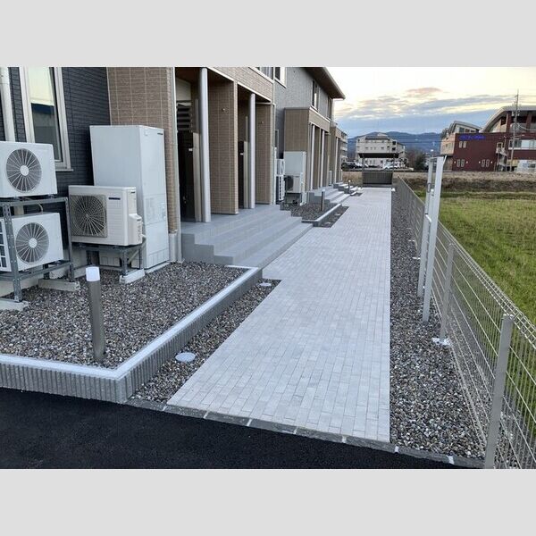 エントランス (エントランス)