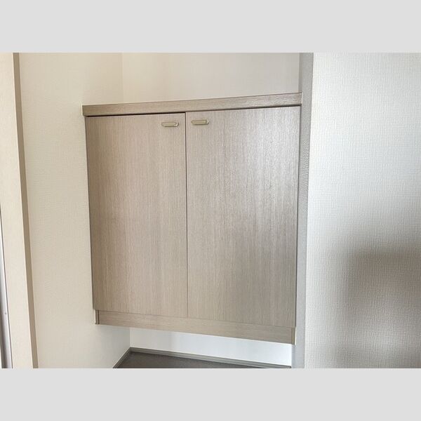 その他 (下駄箱)