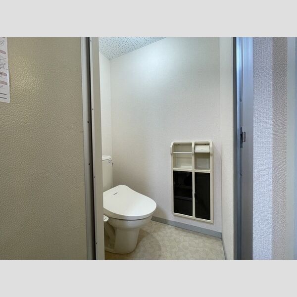 トイレ (トイレ)