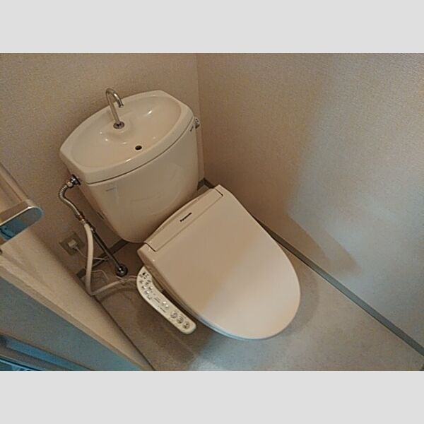 トイレ (トイレ)