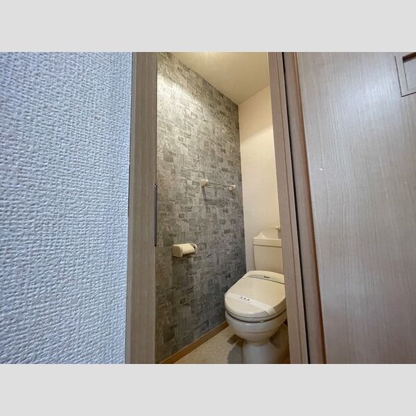 トイレ (トイレ)