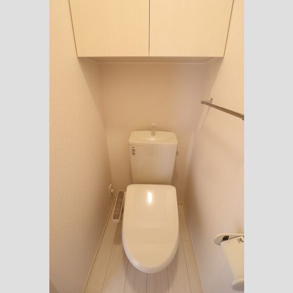 トイレ (トイレ)