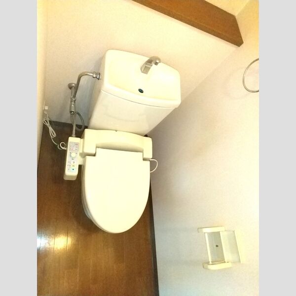 トイレ (トイレ)