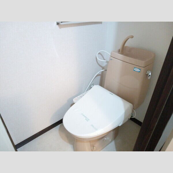 トイレ (トイレ)