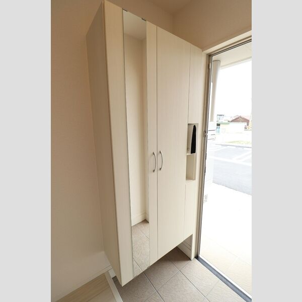 玄関 (シューズボックス)