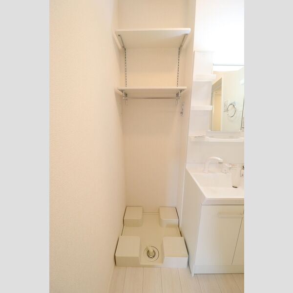 洗面所 (洗濯機置き場)
