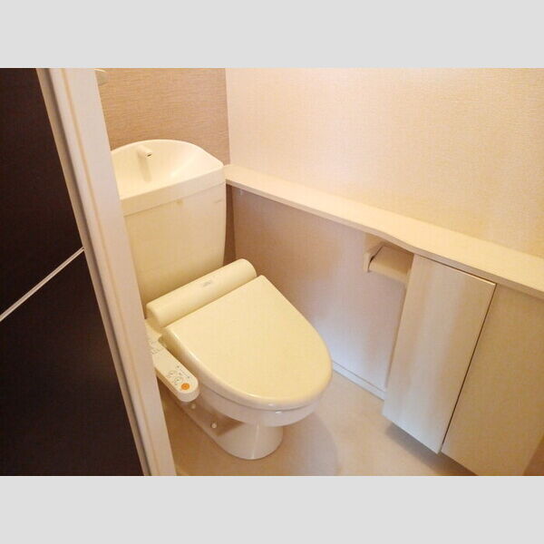 トイレ (トイレ)