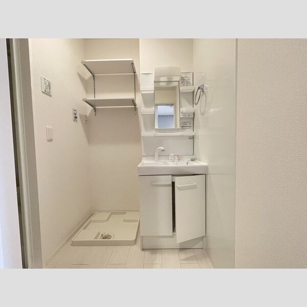 洗面所 (洗濯機置き場、洗面台)