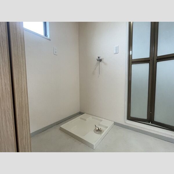 その他 (洗濯機置き場)