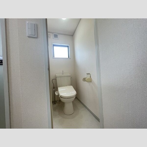 トイレ (トイレ)