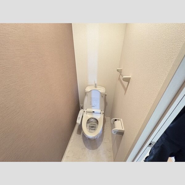 トイレ (トイレ)