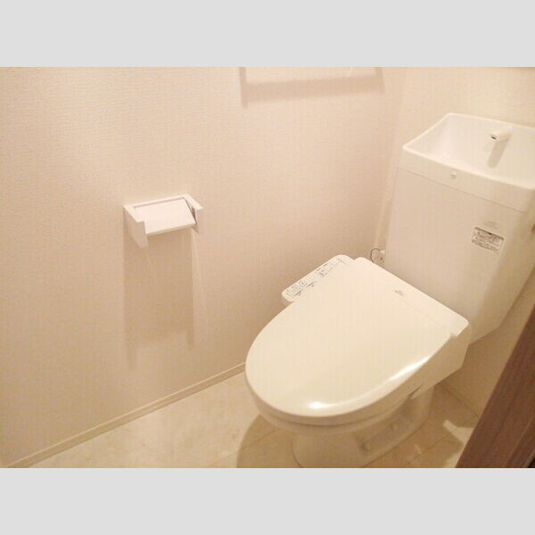 トイレ (トイレ)