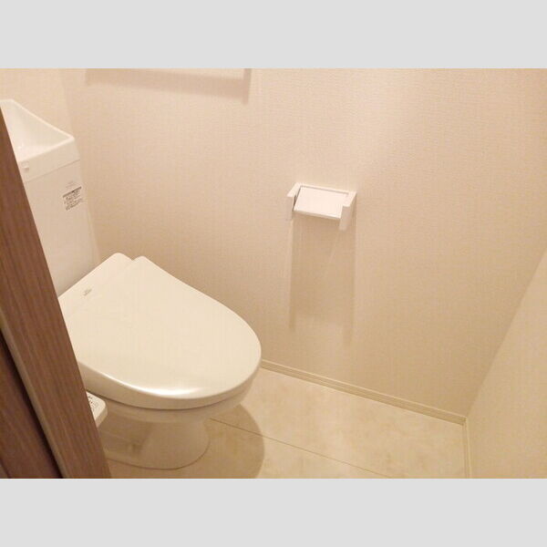 トイレ (トイレ)