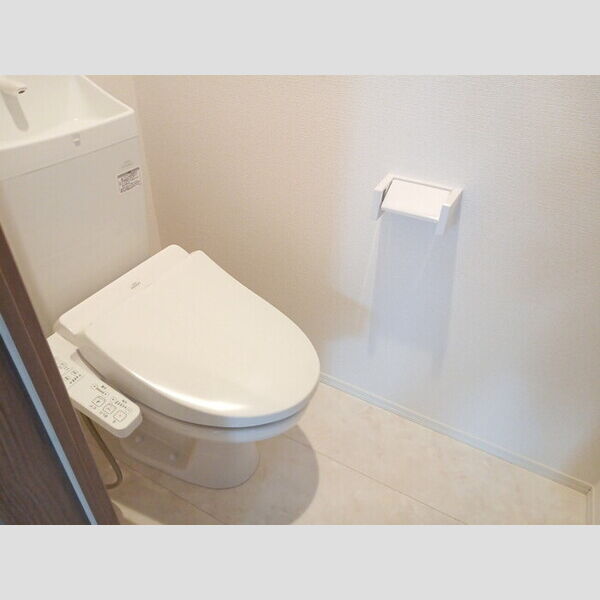 トイレ (トイレ)