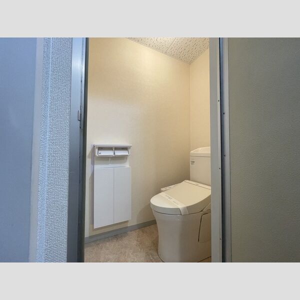 トイレ (トイレ)