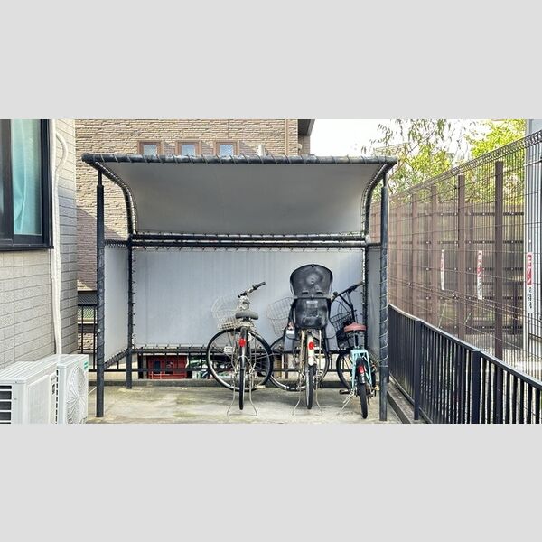 現地周辺 (駐輪場)