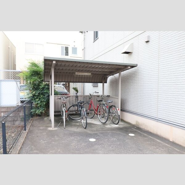 現地周辺 (駐輪場)